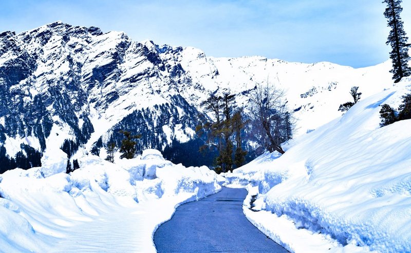 https://www.aadishaktitravels.org/public/img/rohtang-pass.jpg